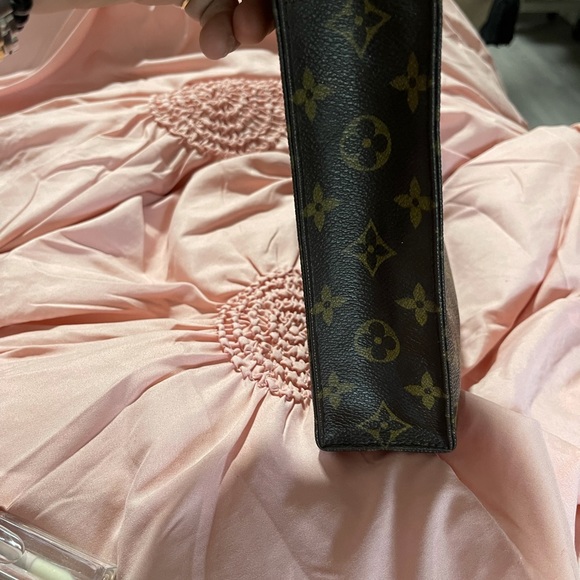 Louis Vuitton 100 authentic large  cosmetic pouch - Picture 4 of 9